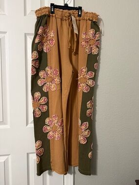 Boho Floral Applique Two-Tone Jogger Pants - Mustard & Olive